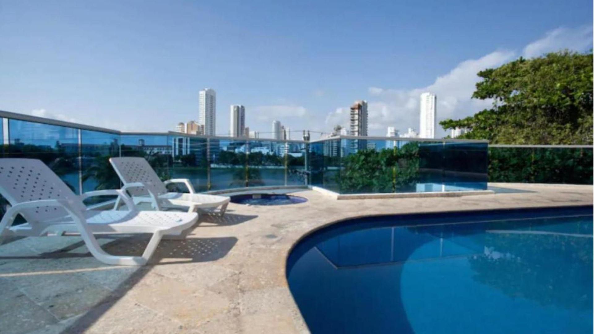 Con Piscina En El Laguito Bocagrande
