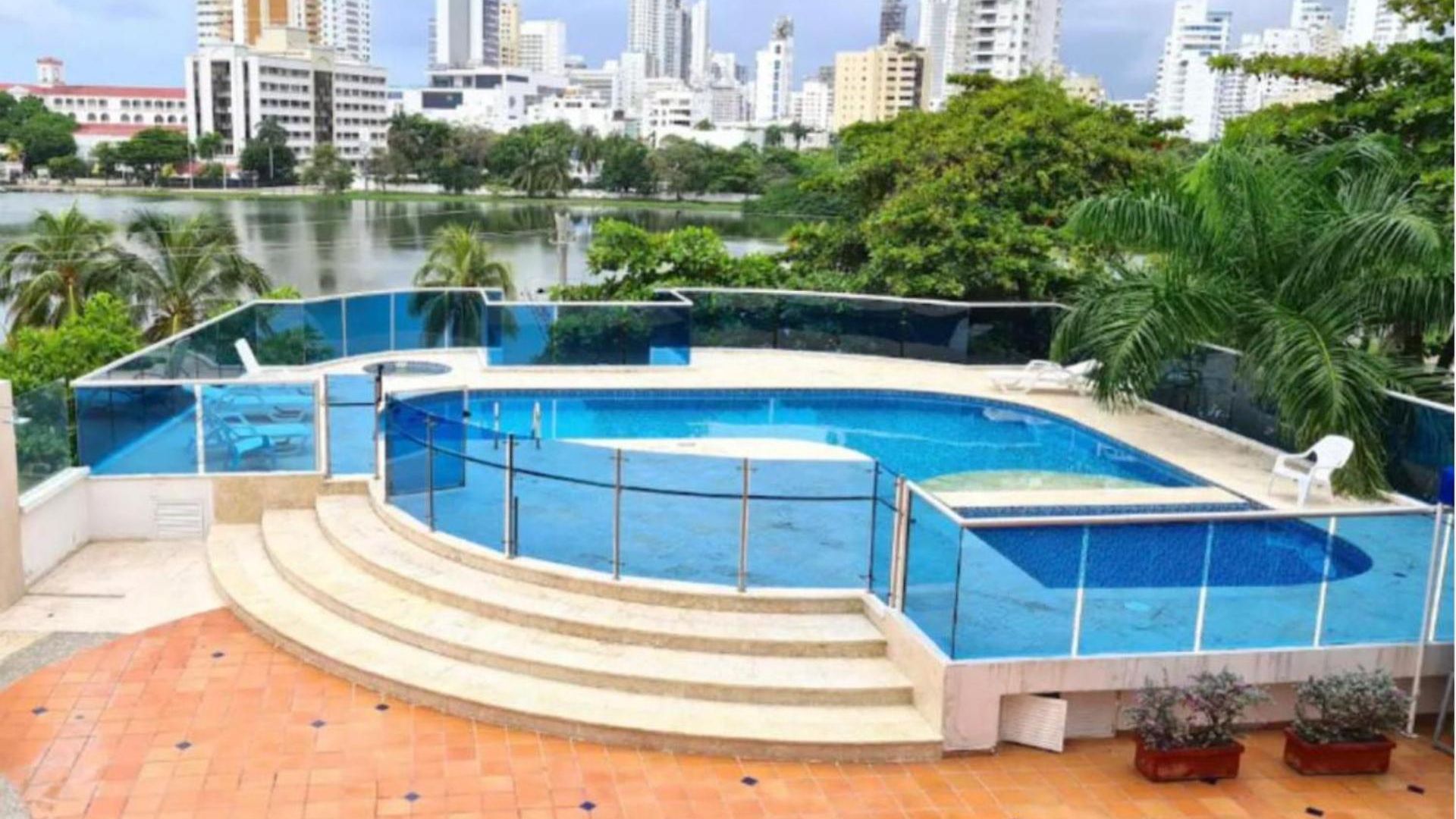 Con Piscina En El Laguito Bocagrande *
